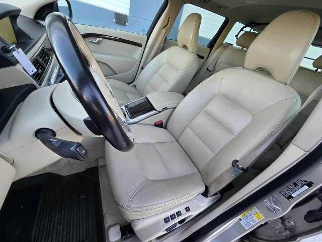 2016 Volvo XC70 3rd Gen - Image 13 of 21