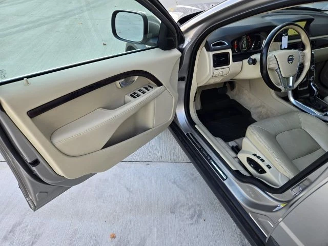 2016 Volvo XC70 3rd Gen - Image 10 of 21