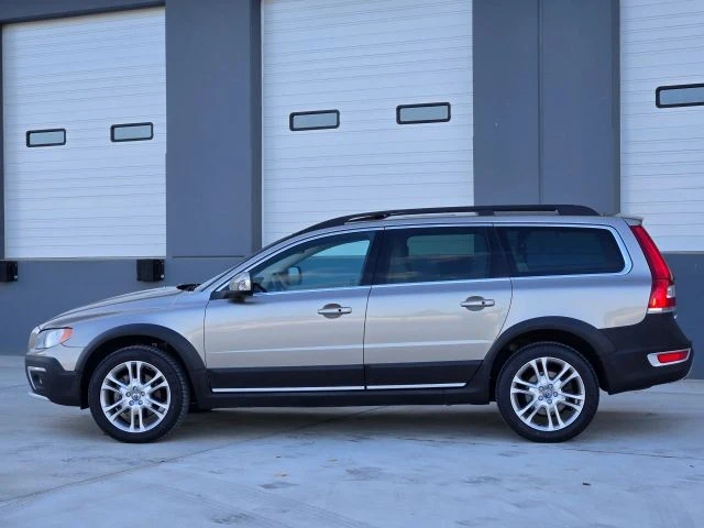 2016 Volvo XC70 3rd Gen - Image 5 of 21