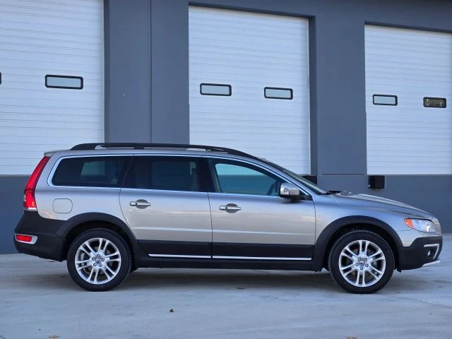 2016 Volvo XC70 3rd Gen - Image 9 of 21