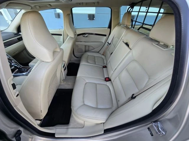 2016 Volvo XC70 3rd Gen - Image 15 of 21
