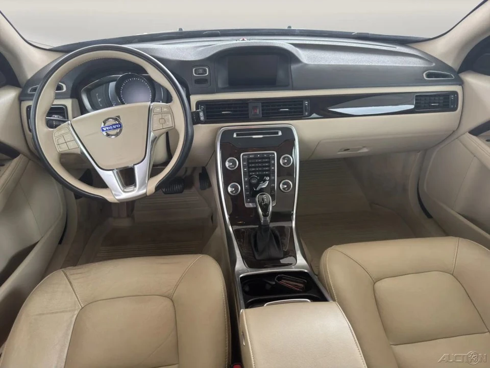 2016 Volvo XC70 3rd Gen - Image 15 of 21