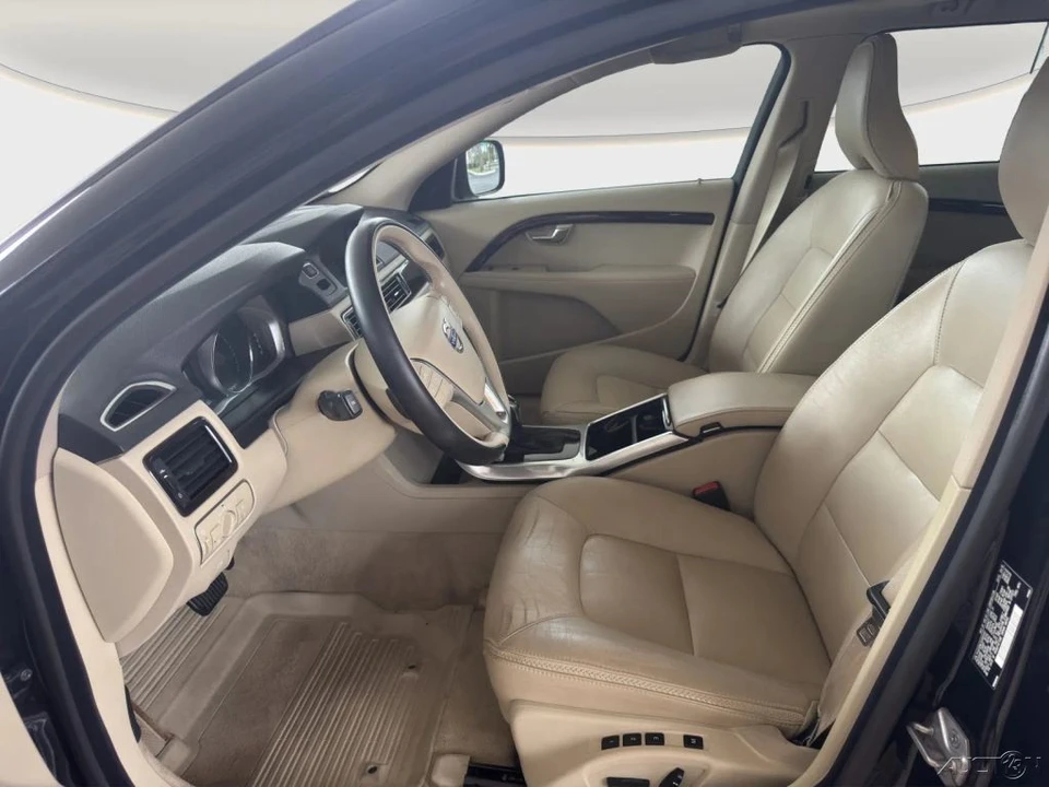 2016 Volvo XC70 3rd Gen - Image 8 of 21
