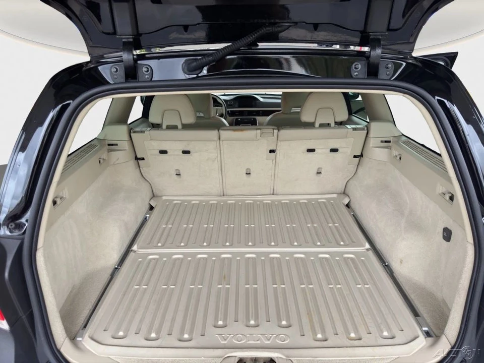 2016 Volvo XC70 3rd Gen - Image 21 of 21