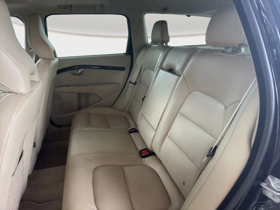 2016 Volvo XC70 3rd Gen - Image 14 of 21