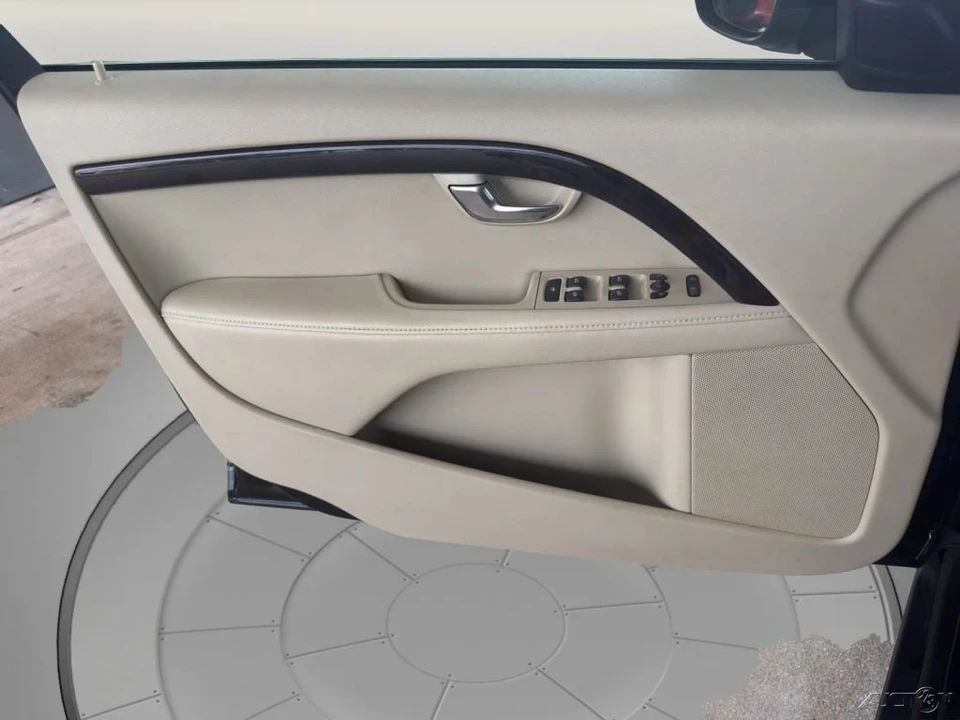 2016 Volvo XC70 3rd Gen - Image 13 of 21
