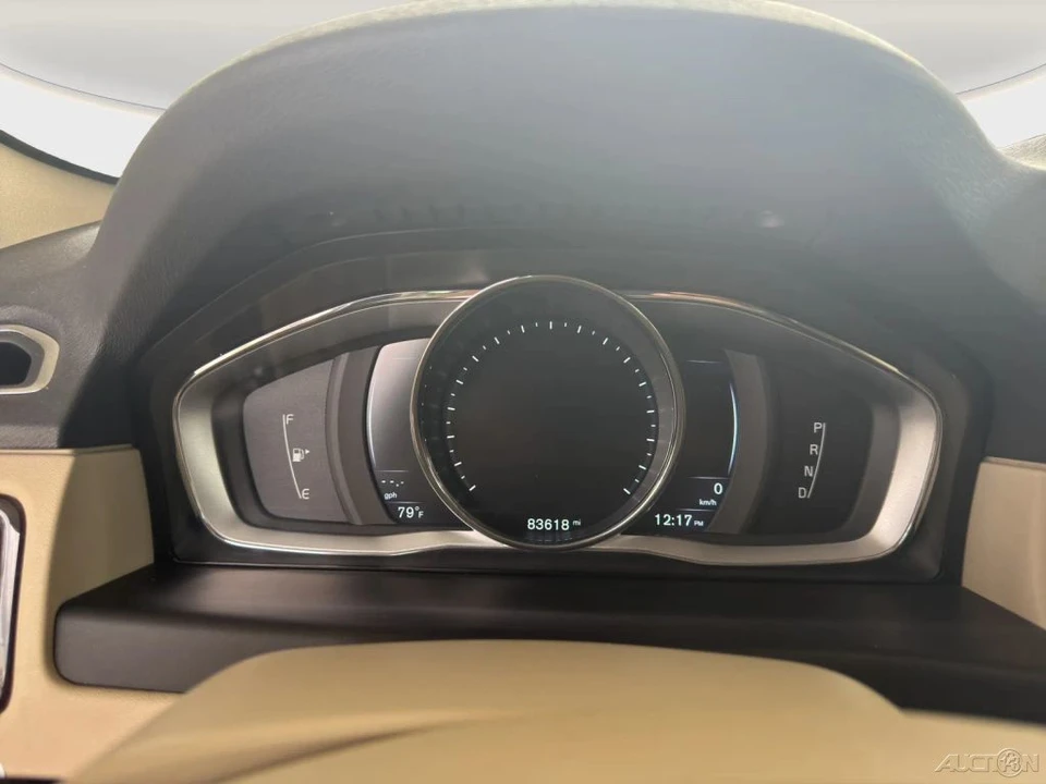 2016 Volvo XC70 3rd Gen - Image 11 of 21