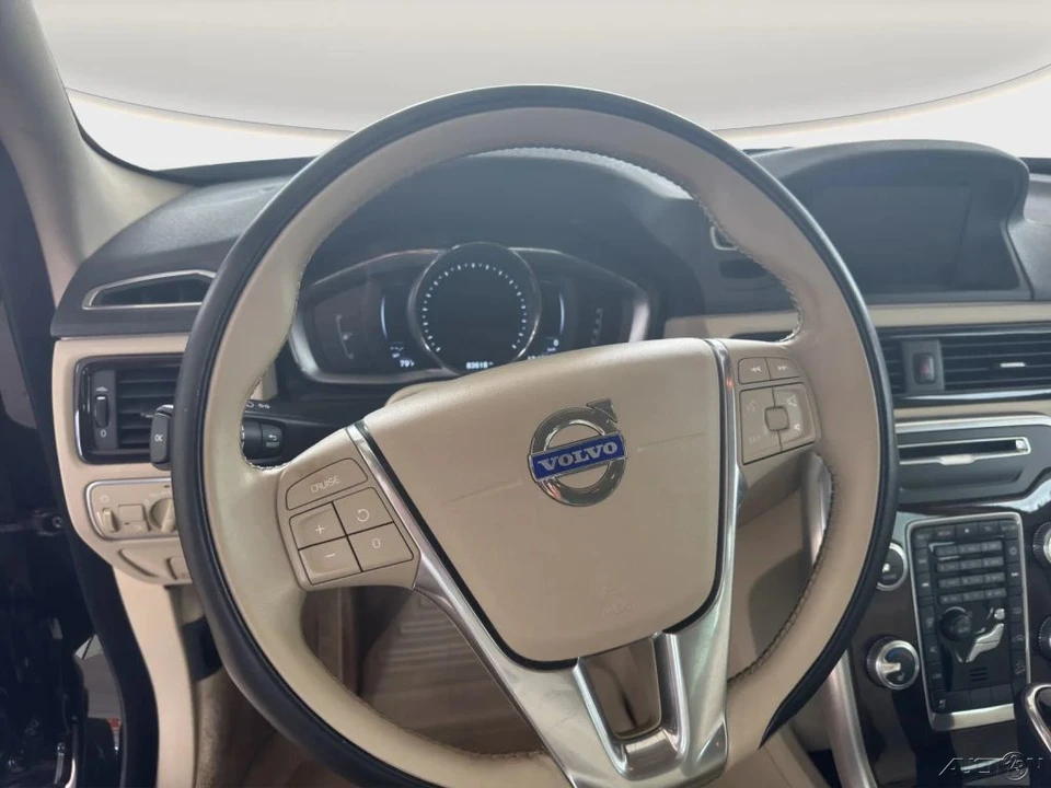 2016 Volvo XC70 3rd Gen - Image 9 of 21