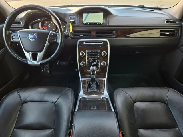 2016 Volvo XC70 3rd Gen - Image 23 of 31