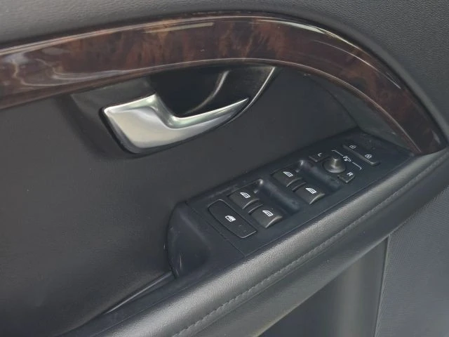 2016 Volvo XC70 3rd Gen - Image 31 of 31