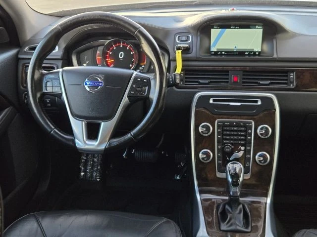 2016 Volvo XC70 3rd Gen - Image 24 of 31