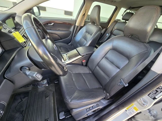 2016 Volvo XC70 3rd Gen - Image 13 of 31