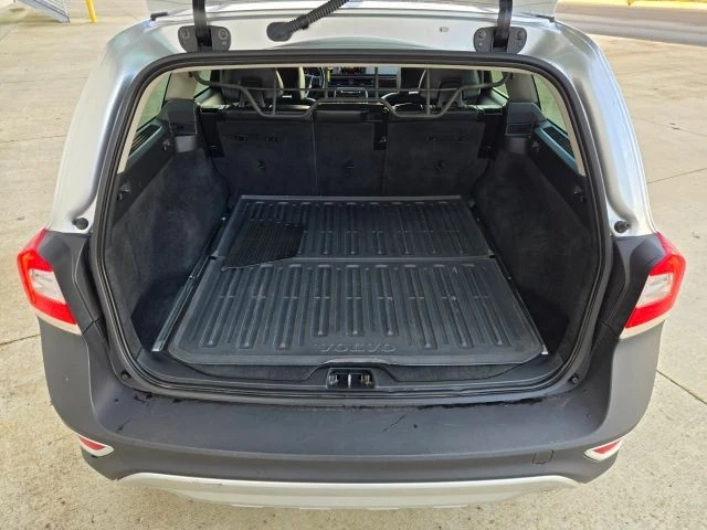 2016 Volvo XC70 3rd Gen - Image 16 of 31