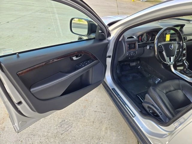 2016 Volvo XC70 3rd Gen - Image 10 of 31