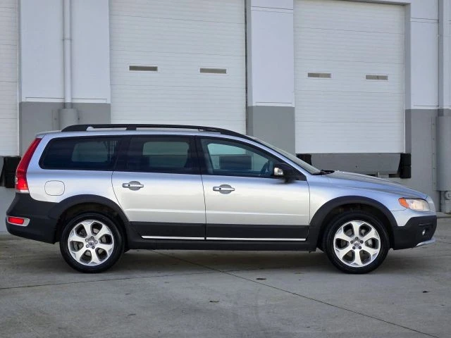 2016 Volvo XC70 3rd Gen - Image 9 of 21