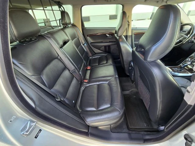 2016 Volvo XC70 3rd Gen - Image 17 of 21
