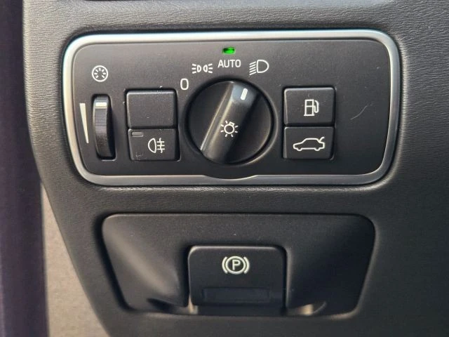 2016 Volvo XC70 3rd Gen - Image 30 of 31
