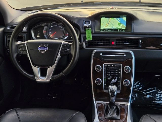 2016 Volvo XC70 3rd Gen - Image 25 of 31