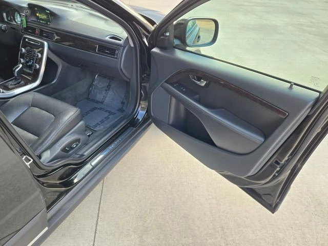 2016 Volvo XC70 3rd Gen - Image 19 of 31