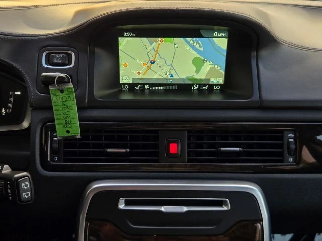2016 Volvo XC70 3rd Gen - Image 26 of 31