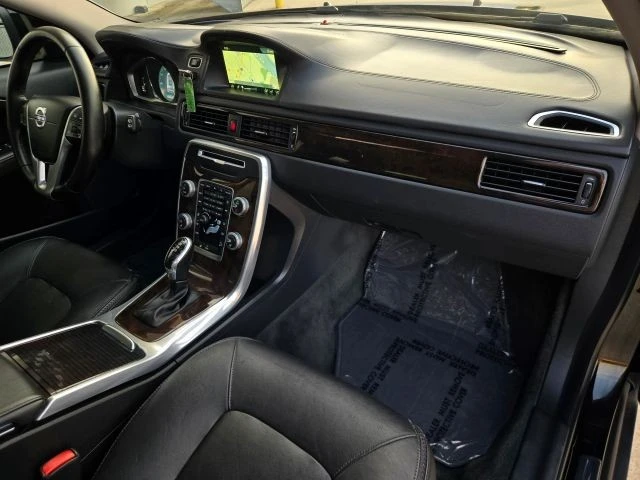2016 Volvo XC70 3rd Gen - Image 2 of 31