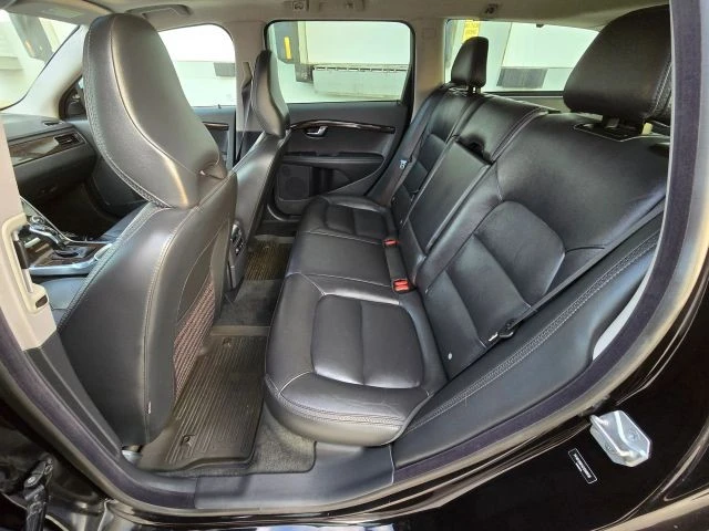 2016 Volvo XC70 3rd Gen - Image 15 of 31