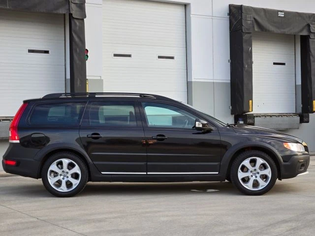 2016 Volvo XC70 3rd Gen - Image 9 of 31