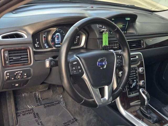 2016 Volvo XC70 3rd Gen - Image 11 of 31