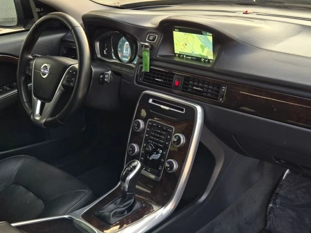 2016 Volvo XC70 3rd Gen - Image 23 of 31