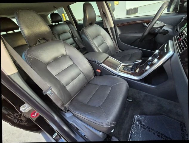 2016 Volvo XC70 3rd Gen - Image 21 of 31