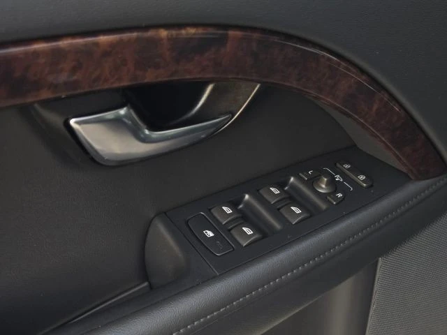 2016 Volvo XC70 3rd Gen - Image 31 of 31