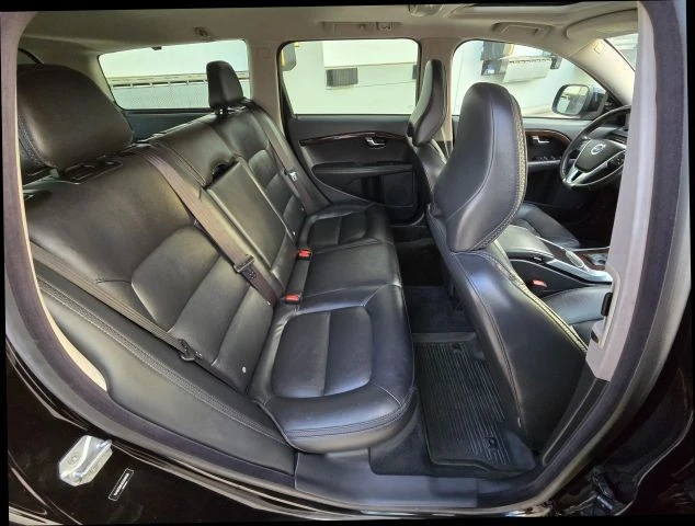 2016 Volvo XC70 3rd Gen - Image 18 of 31