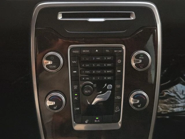 2016 Volvo XC70 3rd Gen - Image 28 of 31