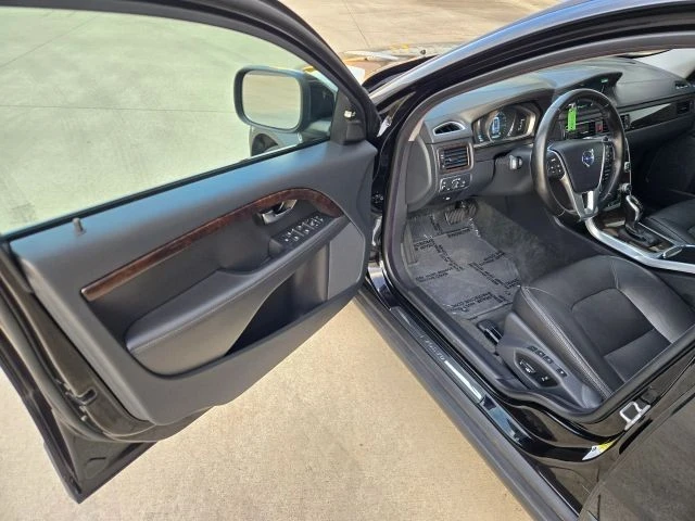 2016 Volvo XC70 3rd Gen - Image 10 of 31