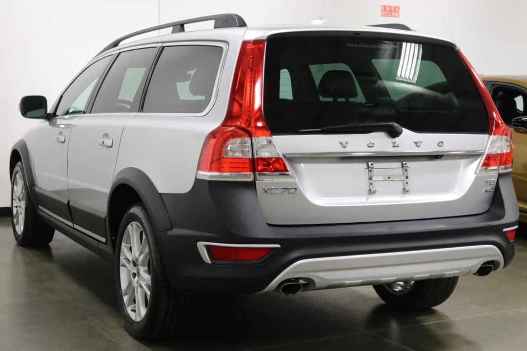 2016 Volvo XC70 3rd Gen - Image 7 of 12