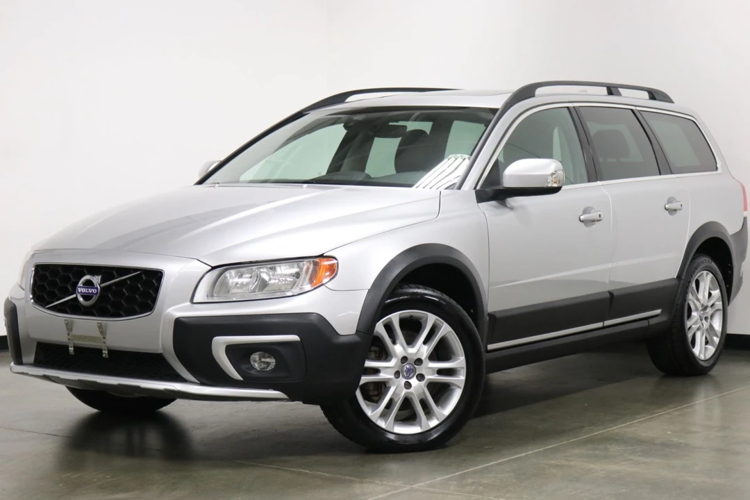 2016 Volvo XC70 3rd Gen - Image 5 of 12