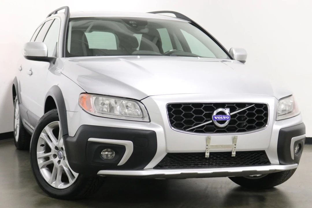 2016 Volvo XC70 3rd Gen - Image 2 of 12
