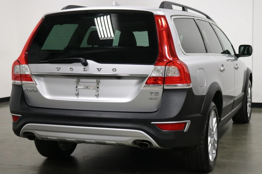 2016 Volvo XC70 3rd Gen - Image 10 of 12