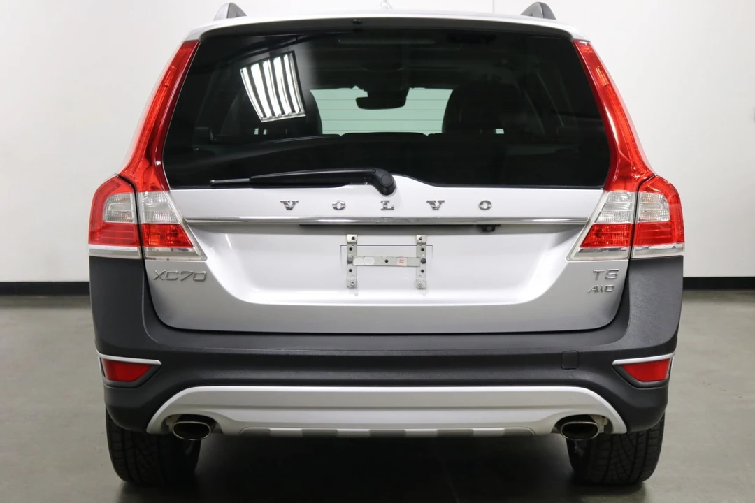 2016 Volvo XC70 3rd Gen - Image 8 of 12