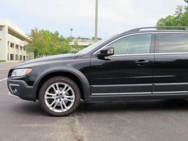 2016 Volvo XC70 3rd Gen - Image 11 of 12