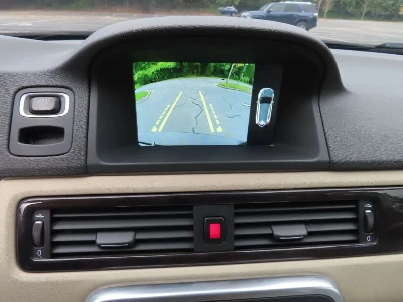 2016 Volvo XC70 3rd Gen - Image 8 of 12