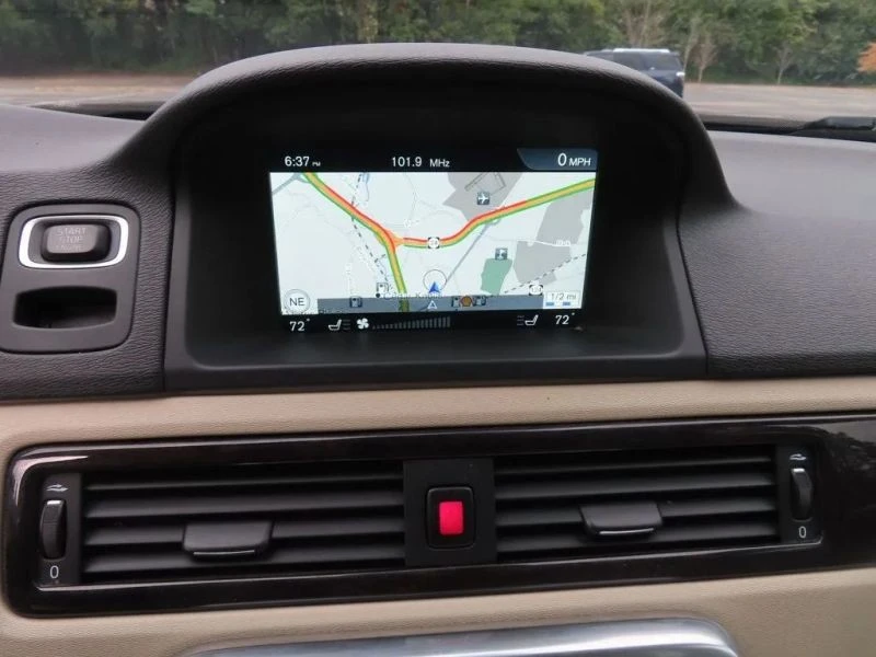 2016 Volvo XC70 3rd Gen - Image 7 of 12