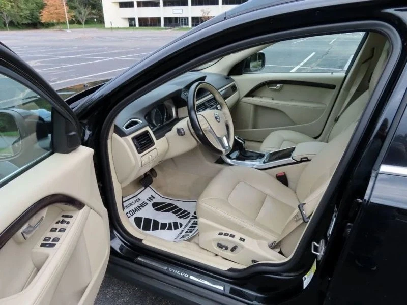 2016 Volvo XC70 3rd Gen - Image 5 of 12
