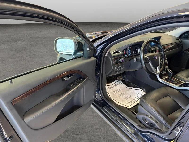 2016 Volvo XC70 3rd Gen - Image 9 of 12