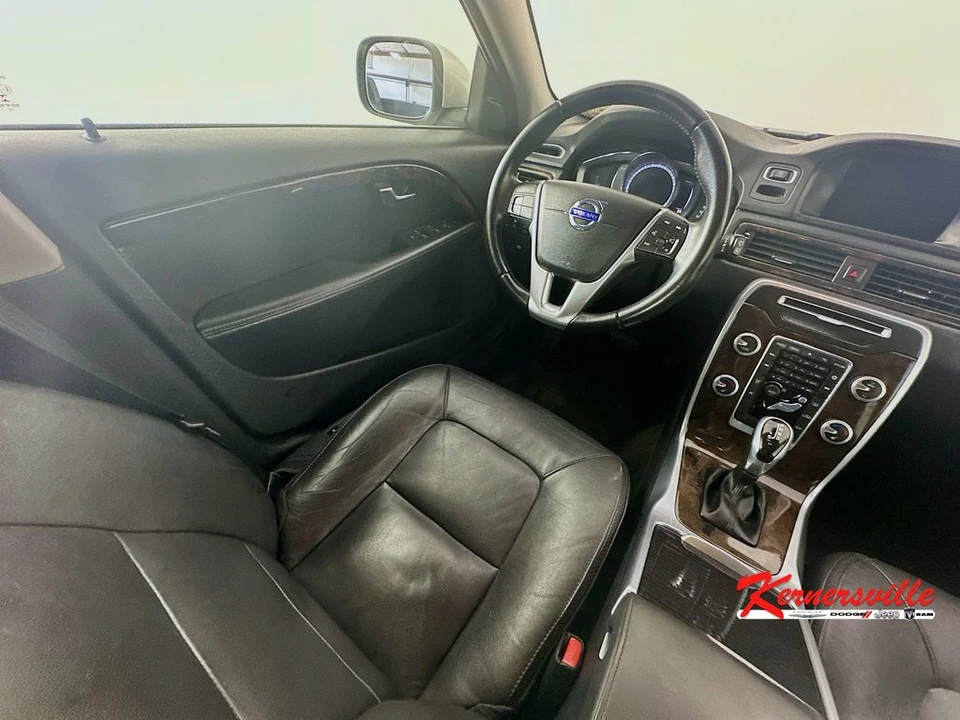 2016 Volvo XC70 3rd Gen - Image 9 of 24