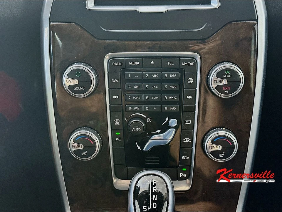 2016 Volvo XC70 3rd Gen - Image 18 of 24