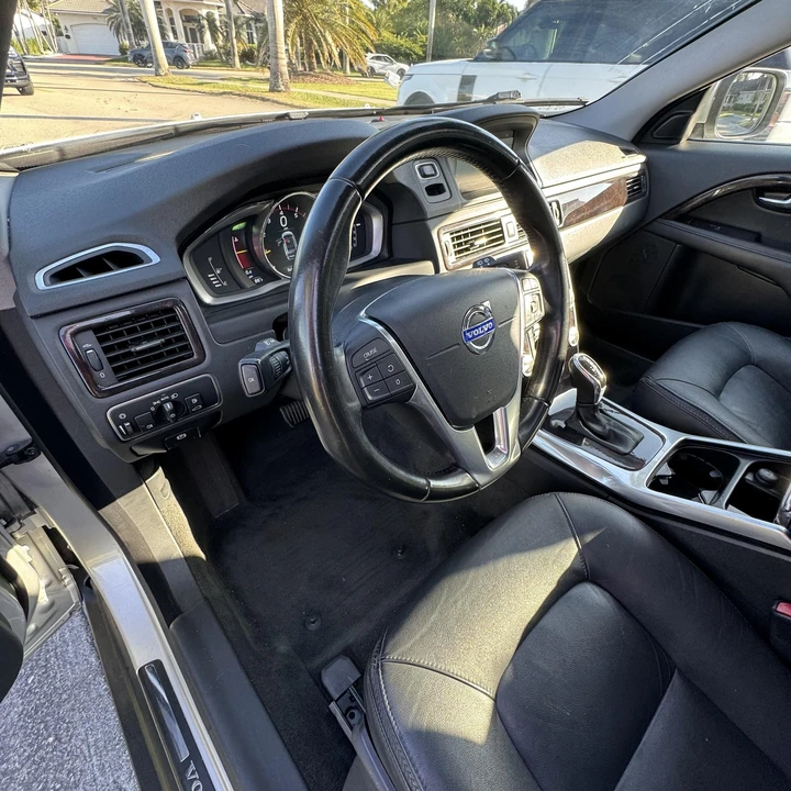 2016 Volvo XC70 3rd Gen - Image 23 of 31