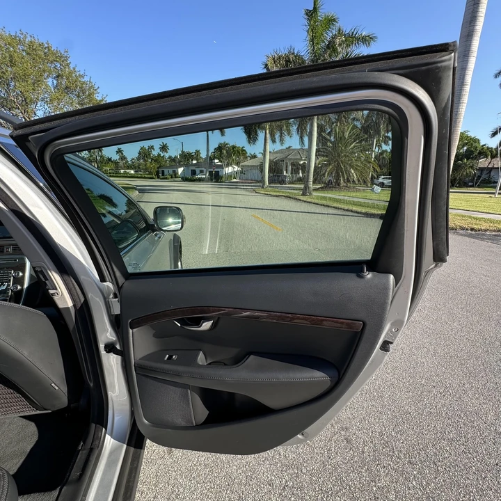 2016 Volvo XC70 3rd Gen - Image 15 of 31