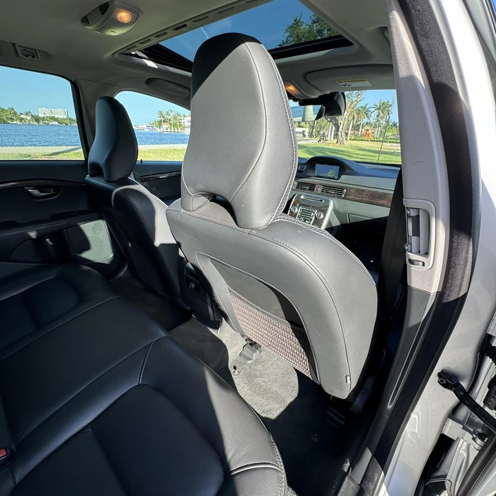 2016 Volvo XC70 3rd Gen - Image 18 of 31