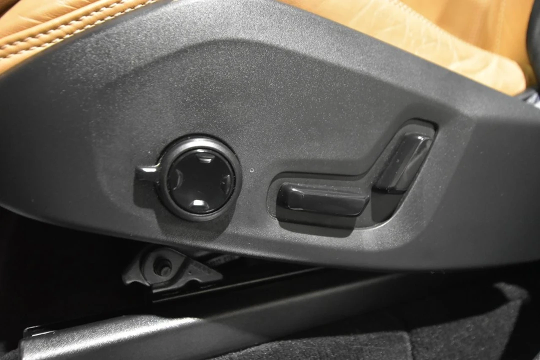 2016 Volvo XC90 2nd Gen - Image 15 of 21